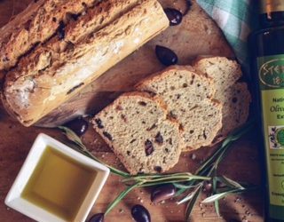 Griechisches Oliven Brot